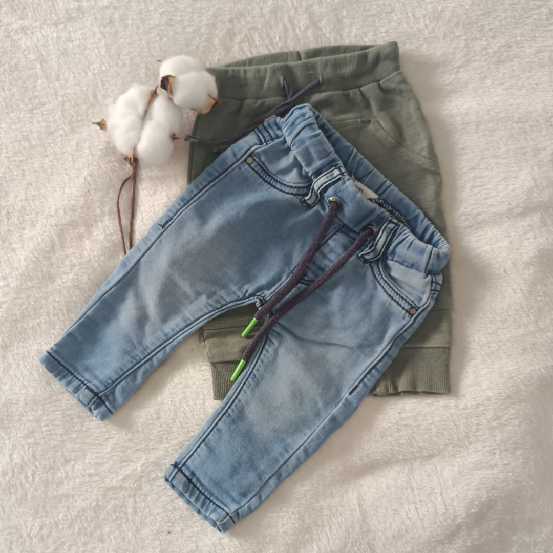 Pack pantalones bebé segunda mano – jogger verde kaki Feetje y vaquero azul Noppies.